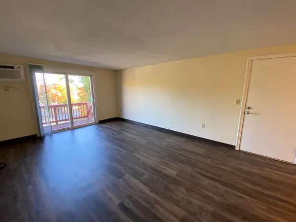 $2,205 | 29 Capron Road, Unit 18, Milford, NH 03055