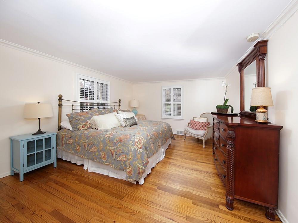 895 Valleyview Road Mt. Lebanon, PA 15243 - Photo 12 of 25 Gallery Image 12