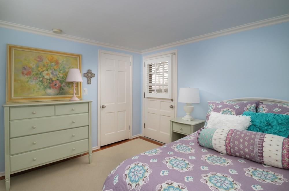 895 Valleyview Road Mt. Lebanon, PA 15243 - Photo 15 of 25 Gallery Image 15