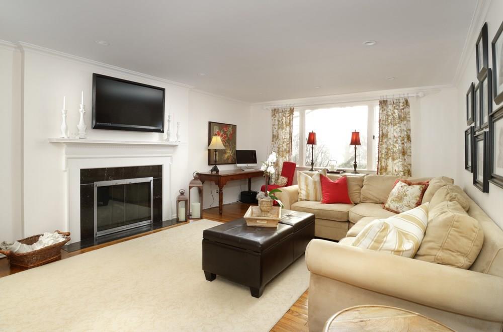 895 Valleyview Road Mt. Lebanon, PA 15243 - Photo 4 of 25 Gallery Image 4