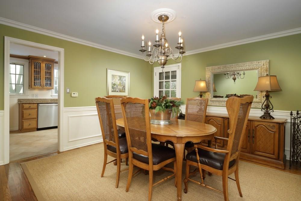 895 Valleyview Road Mt. Lebanon, PA 15243 - Photo 6 of 25 Gallery Image 6