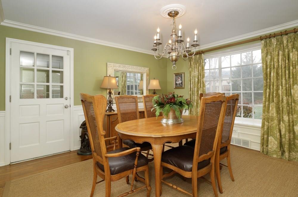 895 Valleyview Road Mt. Lebanon, PA 15243 - Photo 7 of 25 Gallery Image 7