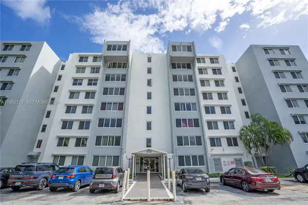 $275,000 | 9001 Southwest 77th Avenue, Unit C402, Miami, FL 33156