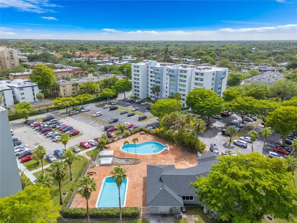 $275,000 | 9001 Southwest 77th Avenue, Unit C402, Miami, FL 33156