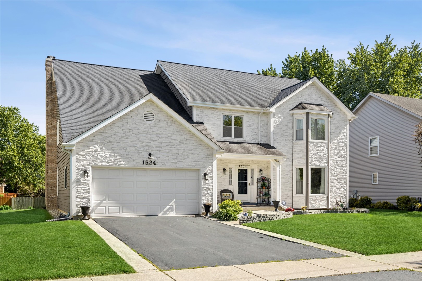 1524 Oswego Road Naperville, IL 60540 - Photo 3 of 55