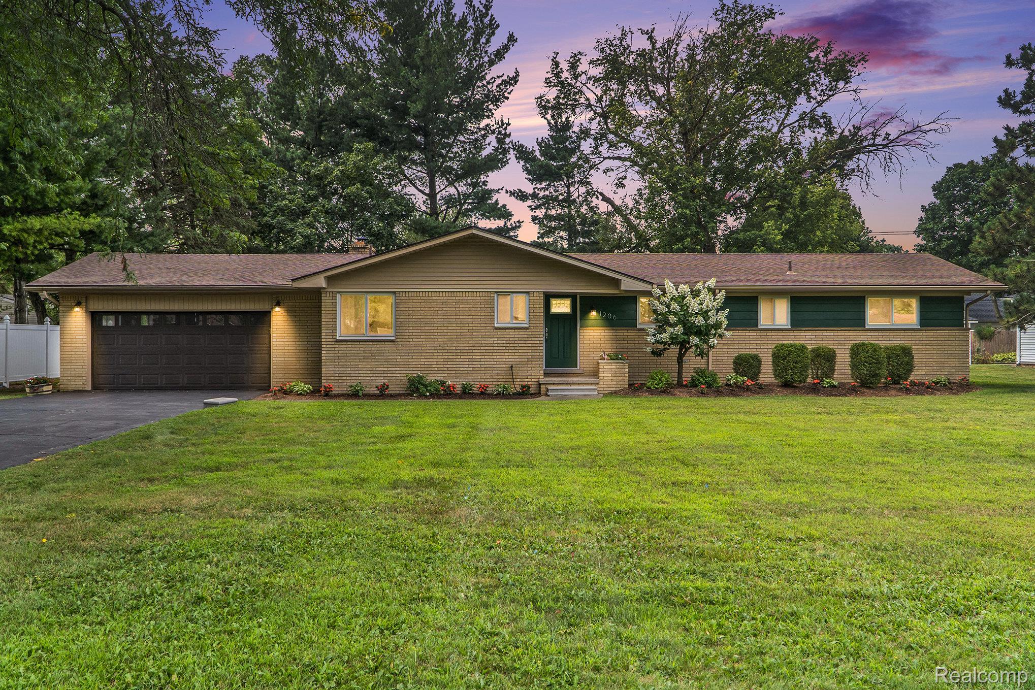 1206 Torpey Road Troy, MI 48083 - Photo 1 of 33 Front View