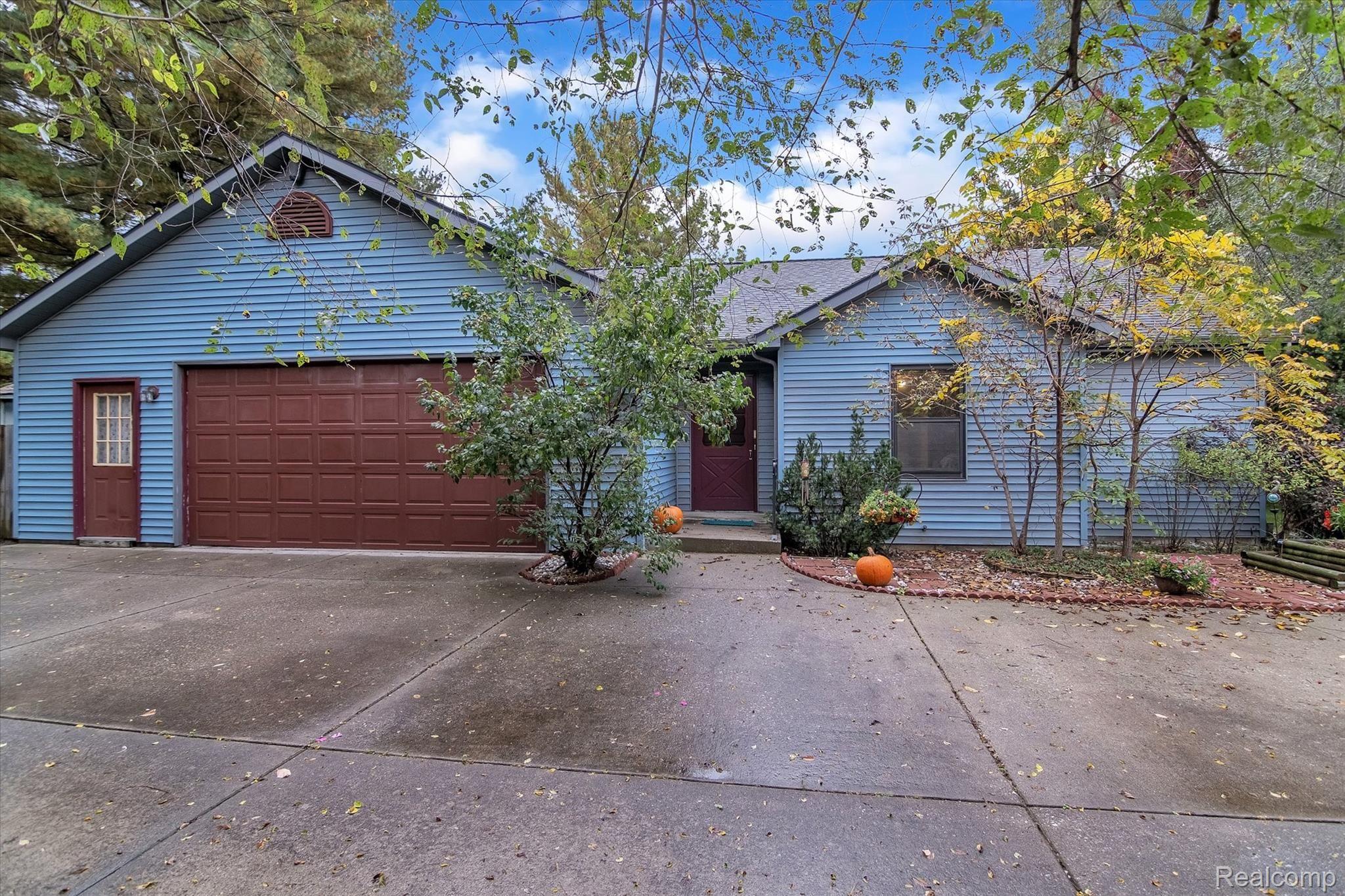 10419 Maple Road Hartland, MI 48353 - Photo 1 of 37 Welcome to 10419 Maple Rd!