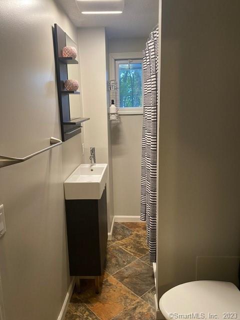 334 Summit Street, Unit 334 Manchester, CT 06042 - Photo 15 of 25 Full Bathroom