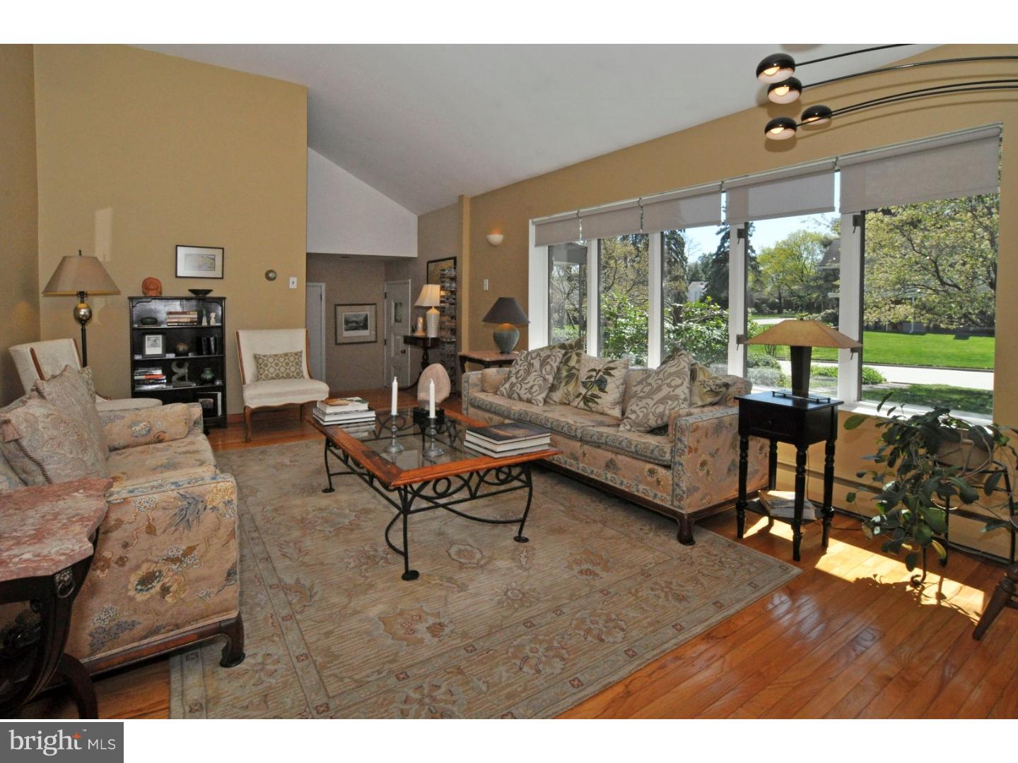 527 Davis Road Cheltenham, PA 19012 - Photo 2 of 25 Living Room