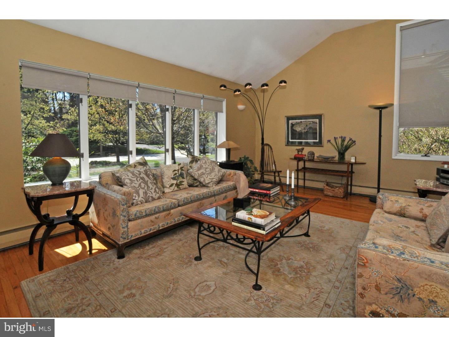 527 Davis Road Cheltenham, PA 19012 - Photo 3 of 25 Living Room