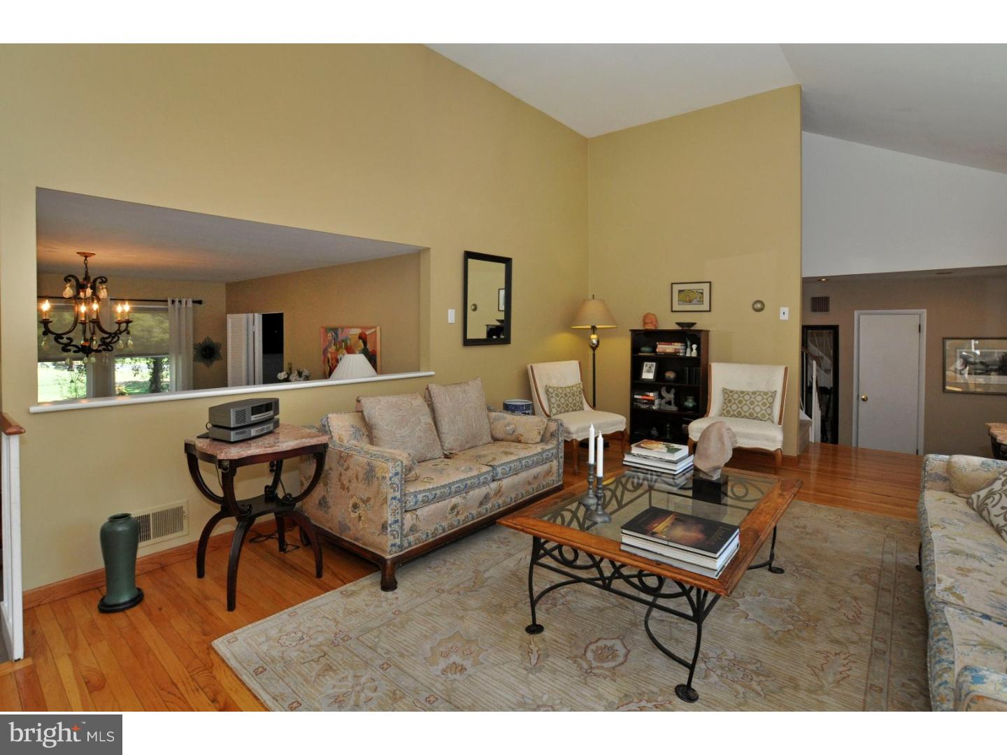 527 Davis Road Cheltenham, PA 19012 - Photo 5 of 25 Living Room