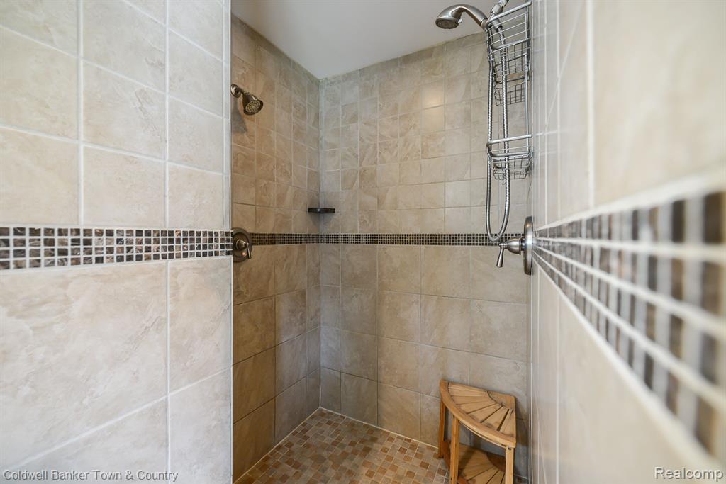 2470 Hunter Road Brighton, MI 48114 - Photo 11 of 33