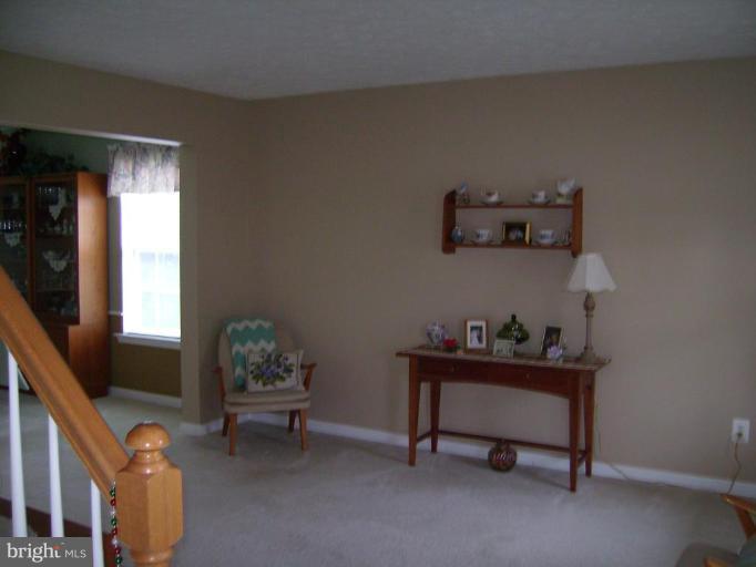 476 Manor Road Aberdeen, MD 21001 - Photo 3 of 13 Living Room