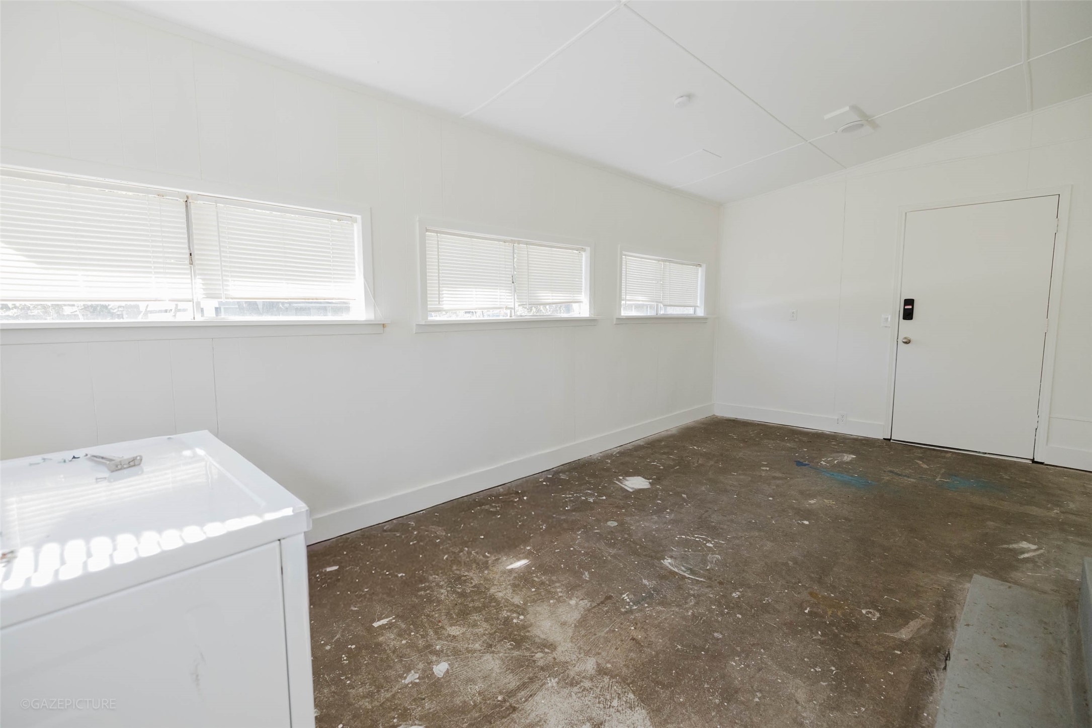 2518 Daugherty Street Waller, TX 77484 - Photo 26 of 32 a view of utility room and window