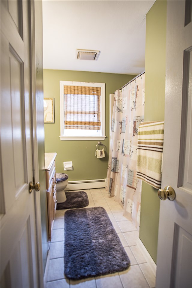 99 Rockingham Road Derry, NH 03038 - Photo 11 of 23