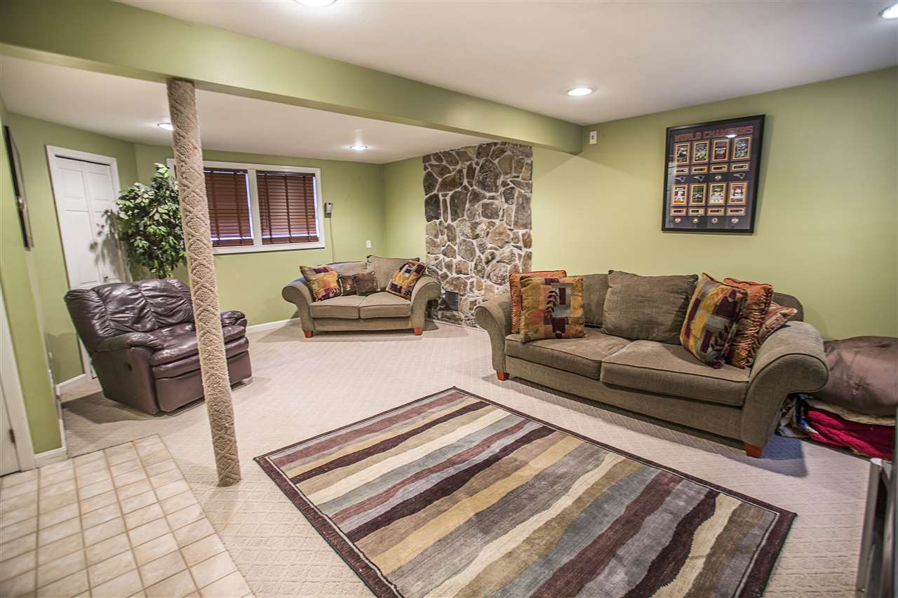 99 Rockingham Road Derry, NH 03038 - Photo 17 of 23