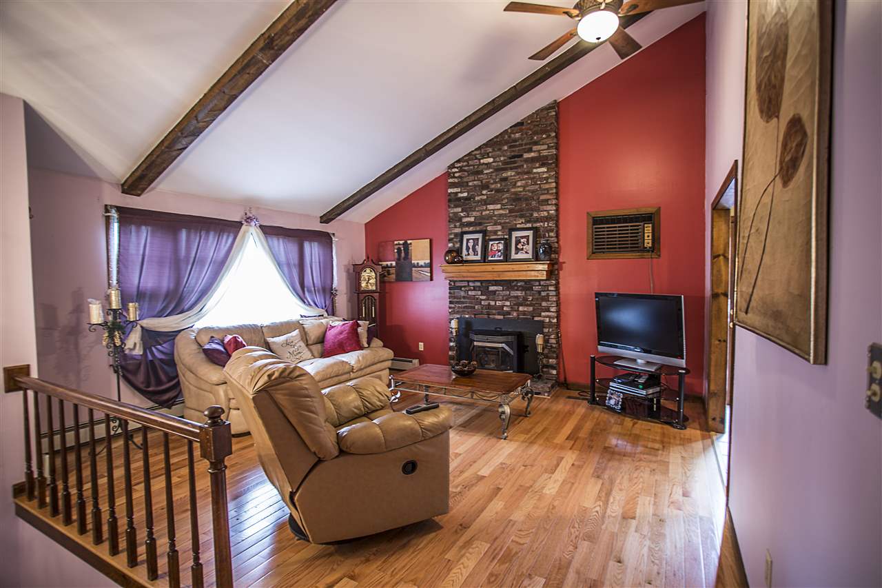 99 Rockingham Road Derry, NH 03038 - Photo 5 of 23
