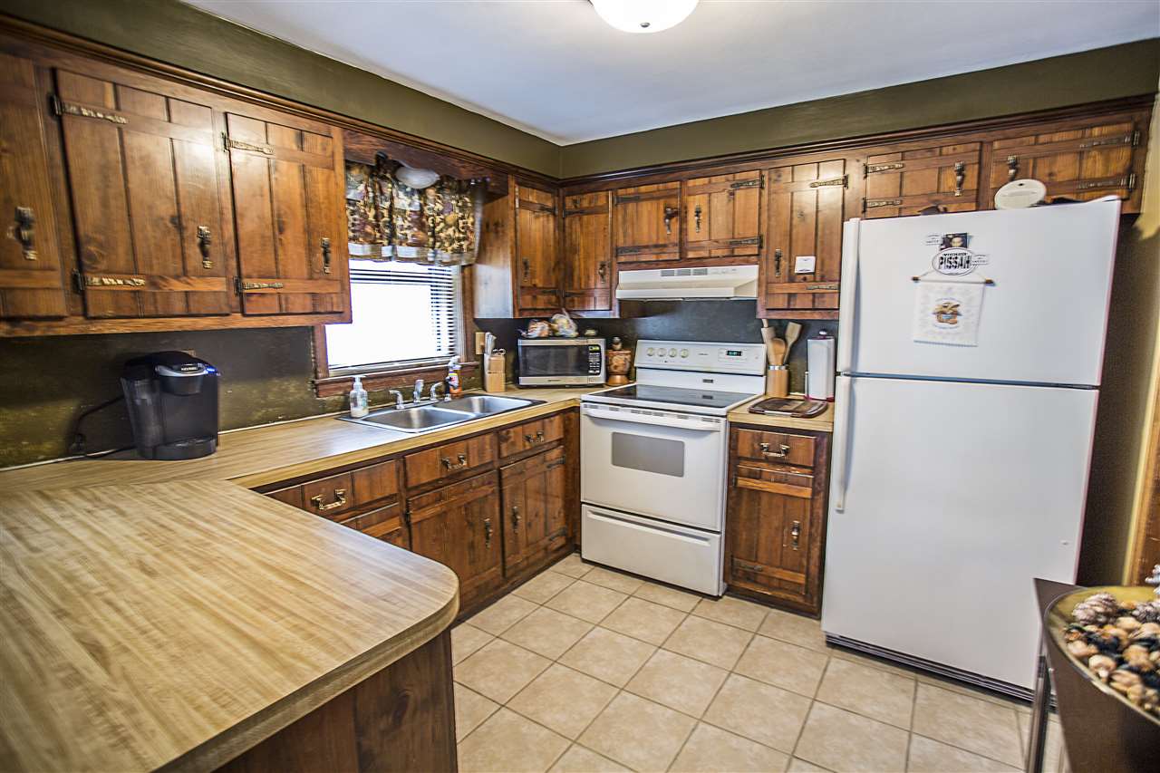 99 Rockingham Road Derry, NH 03038 - Photo 9 of 23