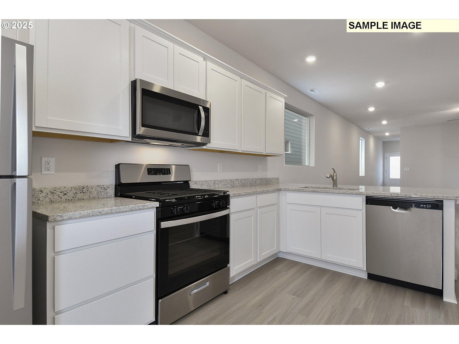 1385 Owl Avenue Woodburn, OR 97071 - Photo 7 of 15