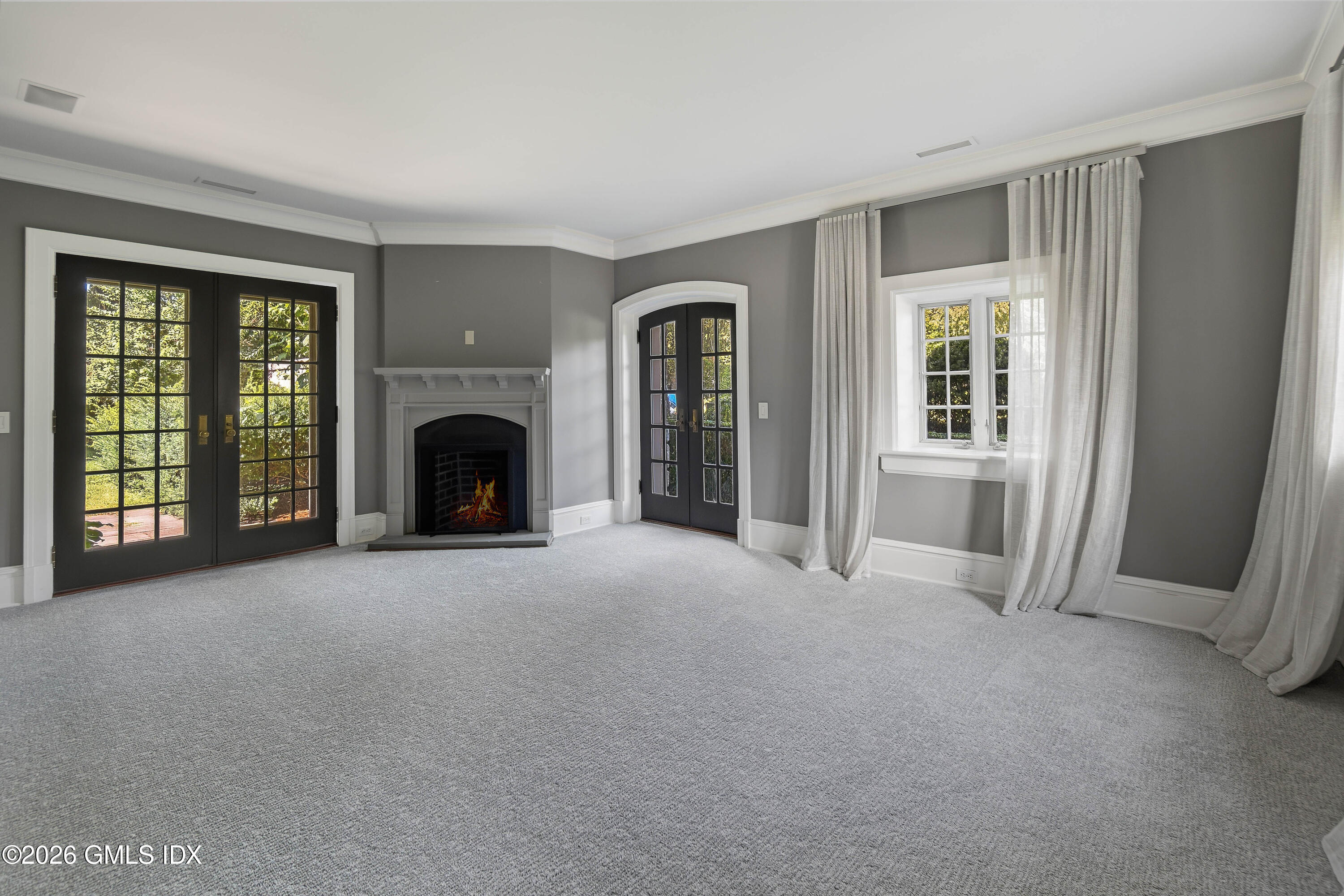 164 Round Hill Road Greenwich, CT 06831 - Photo 46 of 53 Guest House Living Room