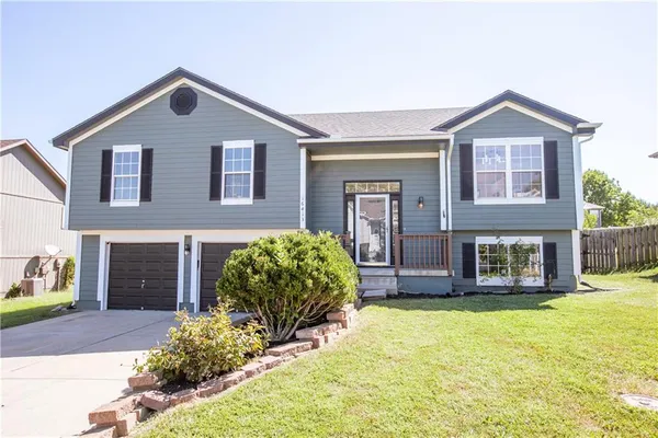$330,000 | 16413 Hight Avenue, Belton, MO 64012