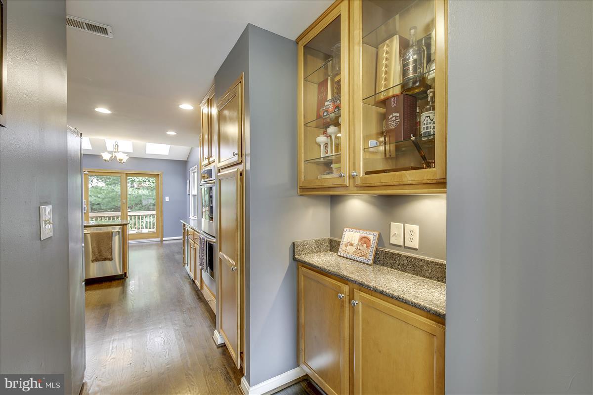 13121 Riviera Terrace Silver Spring, MD 20904 - Photo 7 of 30 Butlers Pantry