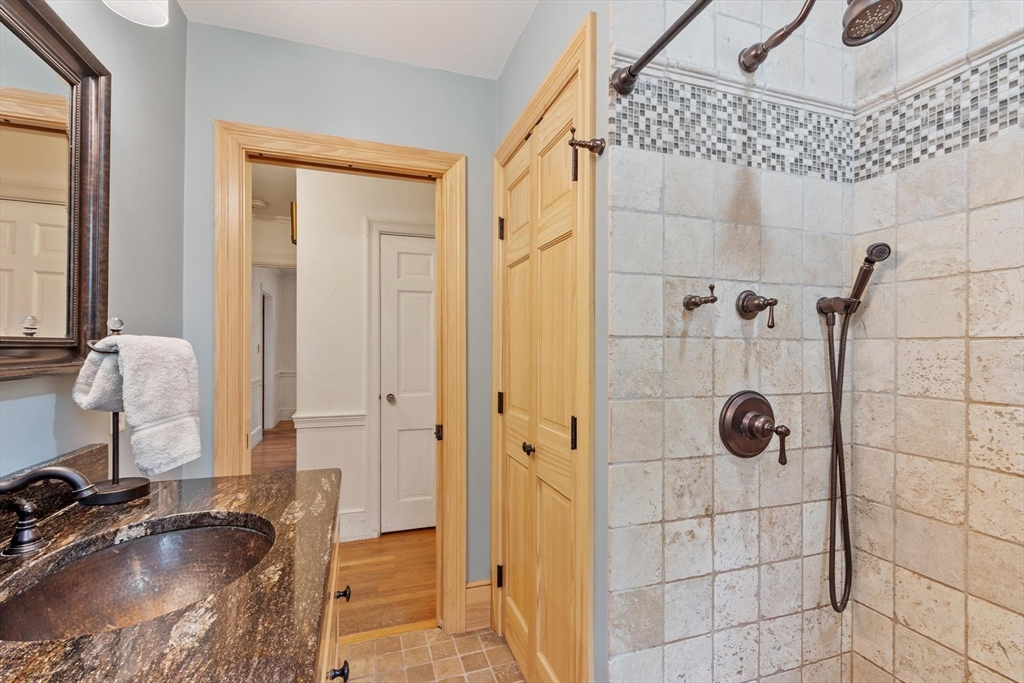 289 Sterling Road Lancaster, MA 01523 - Photo 14 of 39