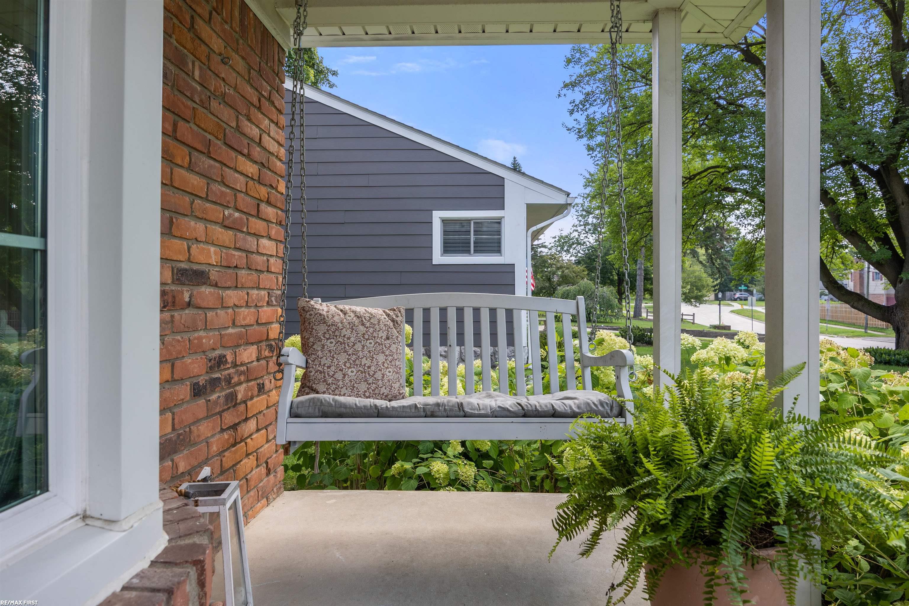 373 Red Oak Lane Rochester Hills, MI 48307 - Photo 2 of 59