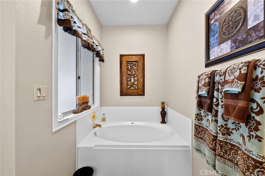 39581 Sperry Court Temecula, CA 92591 - Photo 34 of 63 a white bath tub sitting next to a white sink