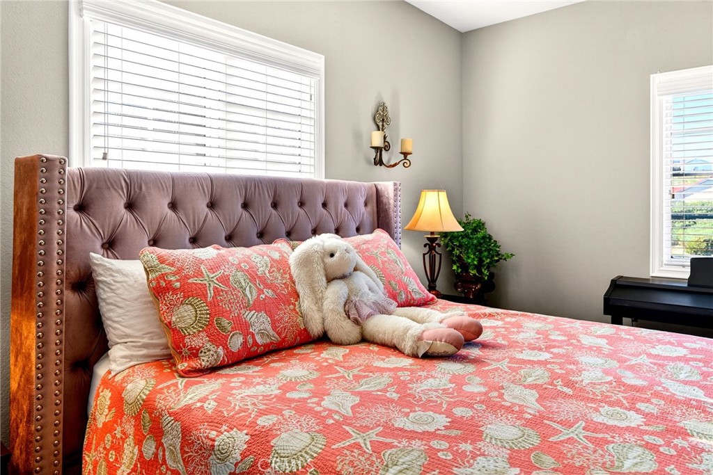 39581 Sperry Court Temecula, CA 92591 - Photo 39 of 63 a bedroom with a bed and a couch