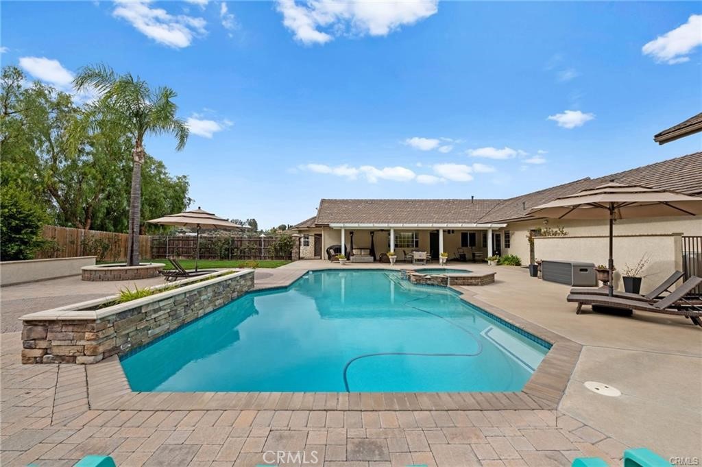 39581 Sperry Court Temecula, CA 92591 - Photo 48 of 63 a view of a house with swimming pool and sitting area