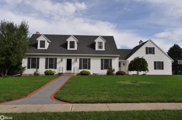 $425,000 | 525 Lakewood Drive, Carroll, IA 51401
