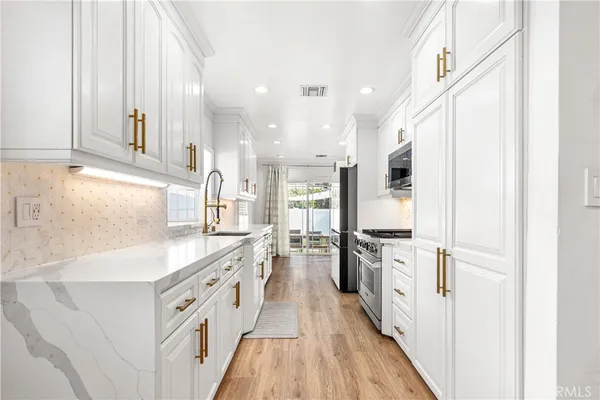 $5,750 | 5400 Columbus Avenue, Sherman Oaks, CA 91411