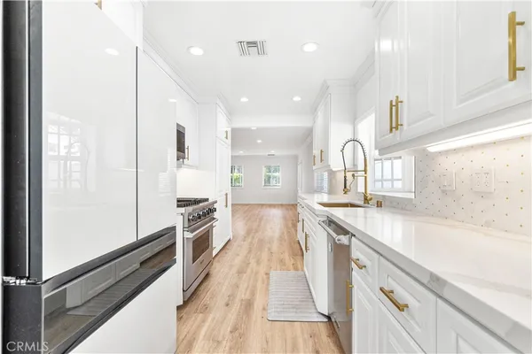 $5,750 | 5400 Columbus Avenue, Sherman Oaks, CA 91411