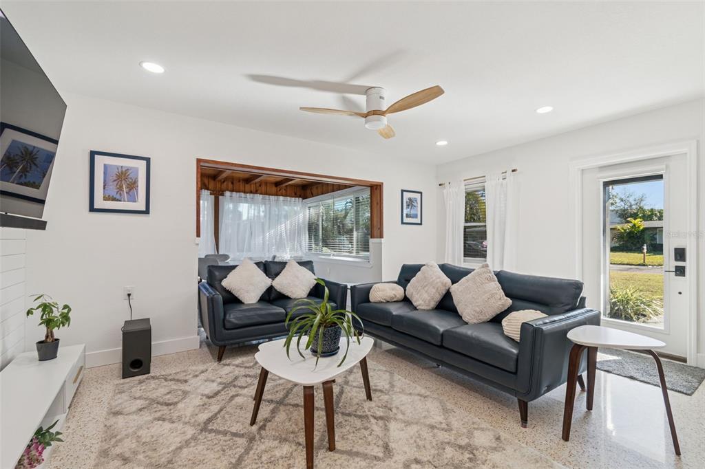 2488 Del Rio Way Dunedin, FL 34698 - Photo 6 of 33