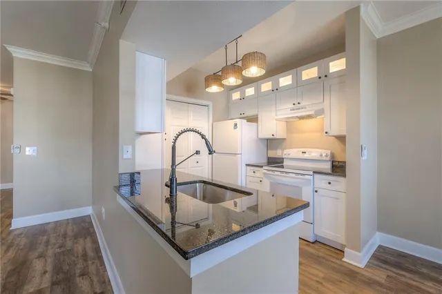 $235,000 | 11614 Tomahawk Creek Parkway, Unit I, Leawood, KS 66211