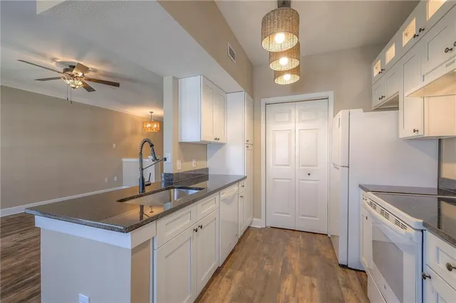 $235,000 | 11614 Tomahawk Creek Parkway, Unit I, Leawood, KS 66211