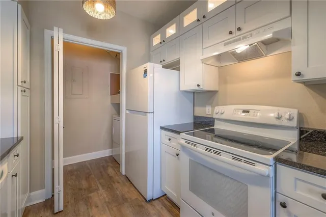 $235,000 | 11614 Tomahawk Creek Parkway, Unit I, Leawood, KS 66211