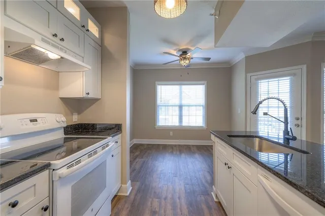 $235,000 | 11614 Tomahawk Creek Parkway, Unit I, Leawood, KS 66211