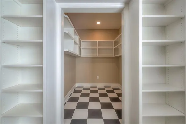 $235,000 | 11614 Tomahawk Creek Parkway, Unit I, Leawood, KS 66211