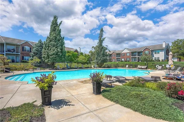 $235,000 | 11614 Tomahawk Creek Parkway, Unit I, Leawood, KS 66211