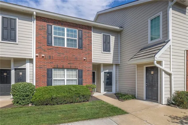 $235,000 | 11614 Tomahawk Creek Parkway, Unit I, Leawood, KS 66211