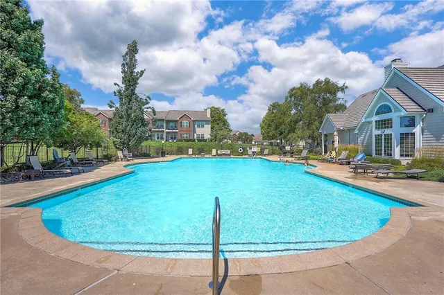 $235,000 | 11614 Tomahawk Creek Parkway, Unit I, Leawood, KS 66211