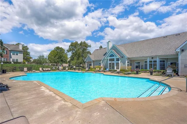 $235,000 | 11614 Tomahawk Creek Parkway, Unit I, Leawood, KS 66211