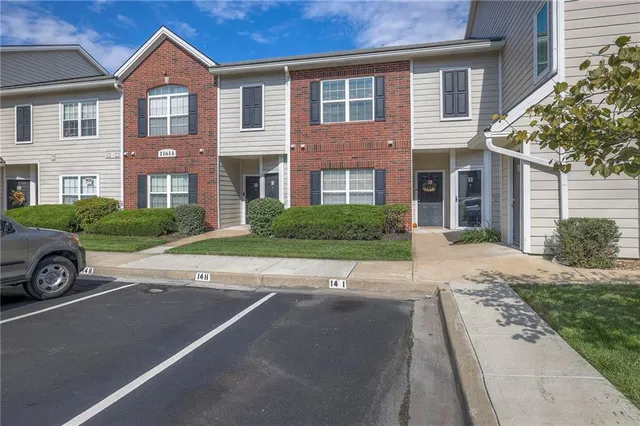 $235,000 | 11614 Tomahawk Creek Parkway, Unit I, Leawood, KS 66211