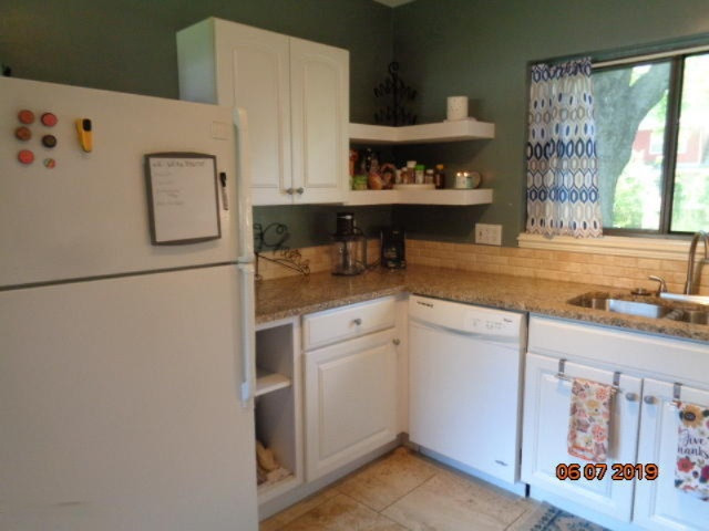 636 Chippewa Road Benton Harbor, MI 49022 - Photo 5 of 31 DSC06196