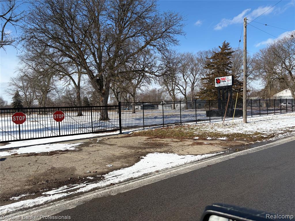 2701 Branch Road Flint, MI 48506 - Photo 3 of 6