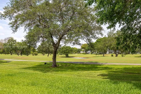$279,000 | 300 Southwest 130th Terrace, Unit 110B, Pembroke Pines, FL 33027