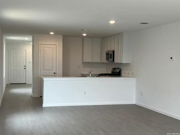 $2,200 | 523 Layne Overlook, San Antonio, TX 78253