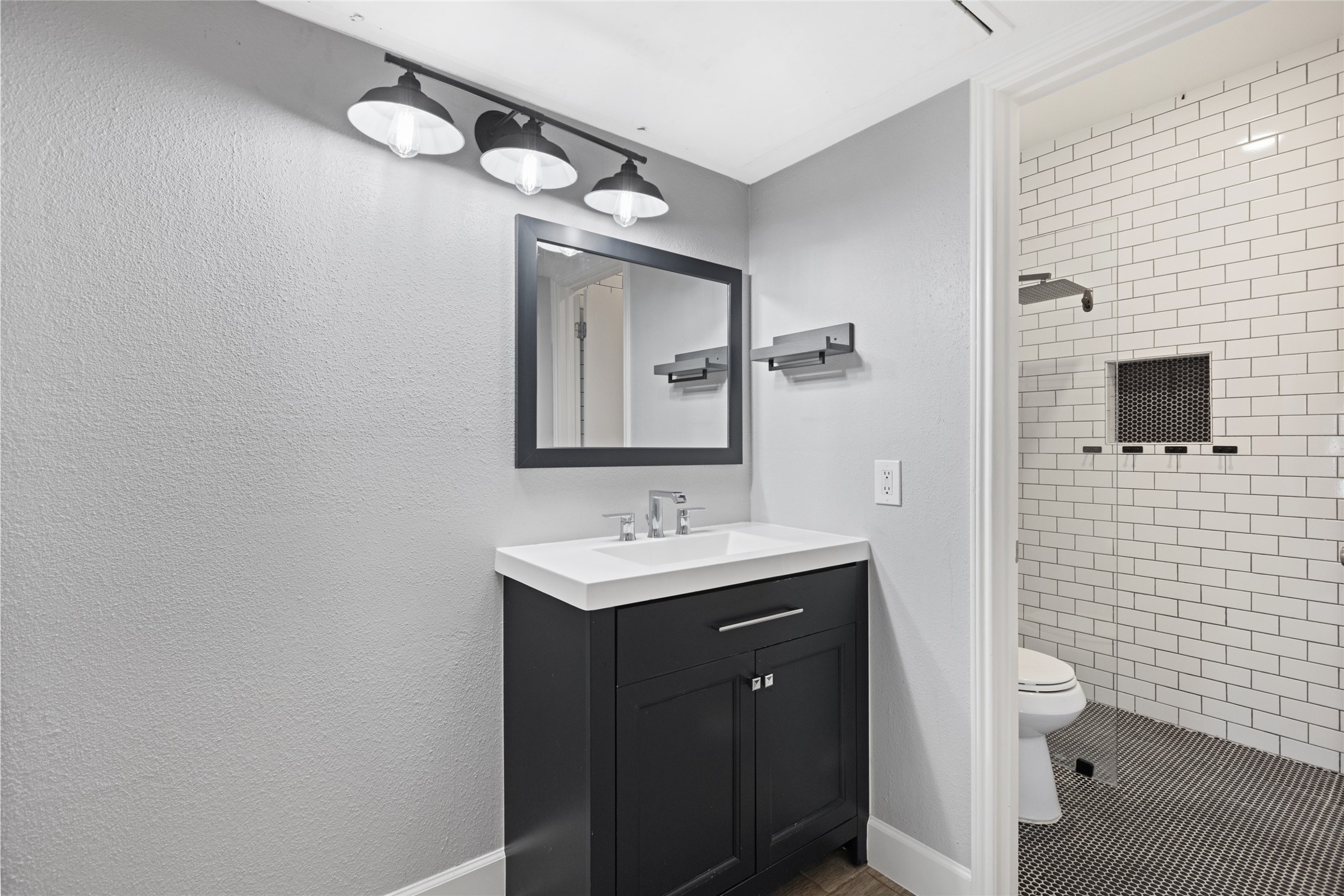 2100 Tanglewilde Street, Unit 378 Houston, TX 77063 - Photo 19 of 25 Shower so chic you’ll be tempted to start an OnlyFans just for your shampoo bottles